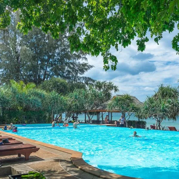Lanta Miami Resort - SHA Extra Plus, hotel in Ban Hin Luk Dieo (1)