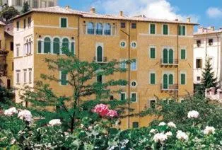 Palazzo Dragoni, hotel Spoletóban