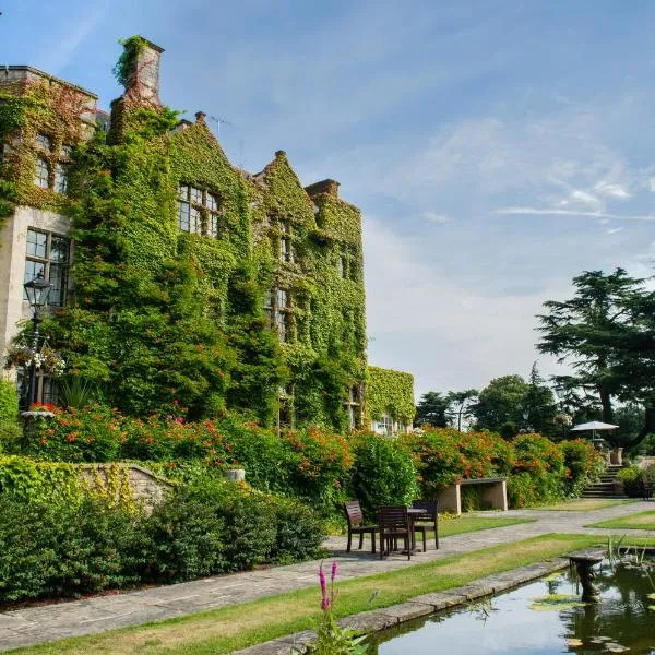 Pennyhill Park Hotel and Spa, hótel í Bagshot