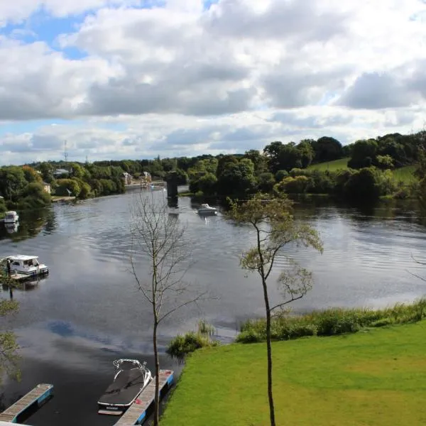 Lakeside Studio 2 Loft Apartment, hotel a Enniskillen