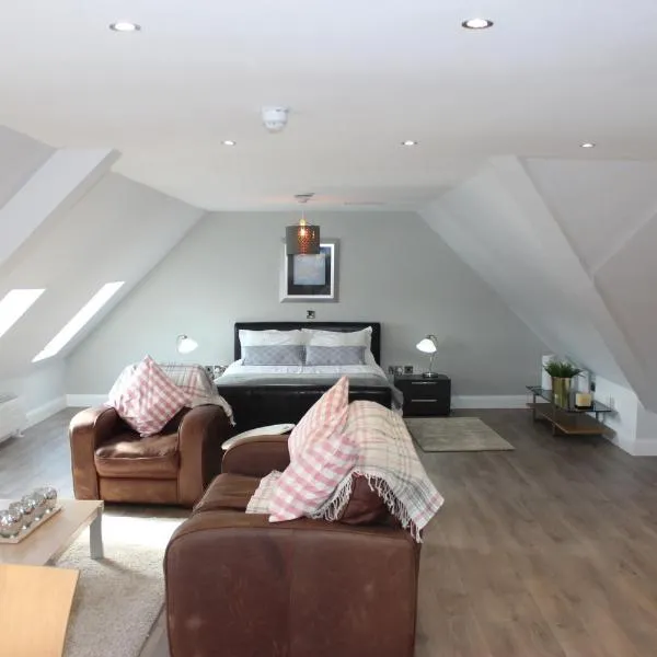 Lakeside Studio 2 Loft Apartment, hotel in Enniskillen