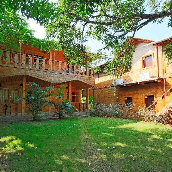 Brushwood Villa- Cottages and Bar, hotel en Palolem