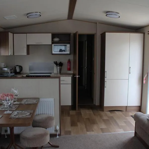 3 Bed Static Caravan @ Hoburne Devon Bay – hotel w mieście Hemborough Post