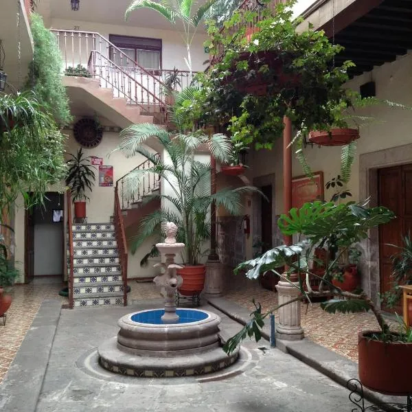 Hotel Atilanos, hotel di Morelia