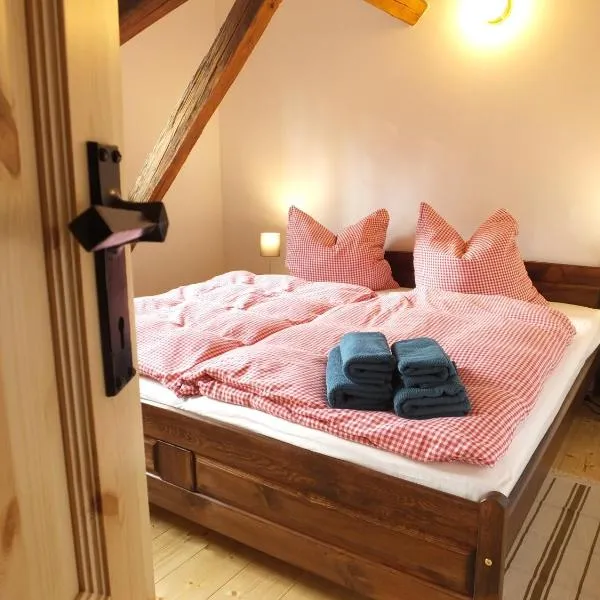 "Knechtestube" - Hammergut Neidberg, hotel en Bielatal