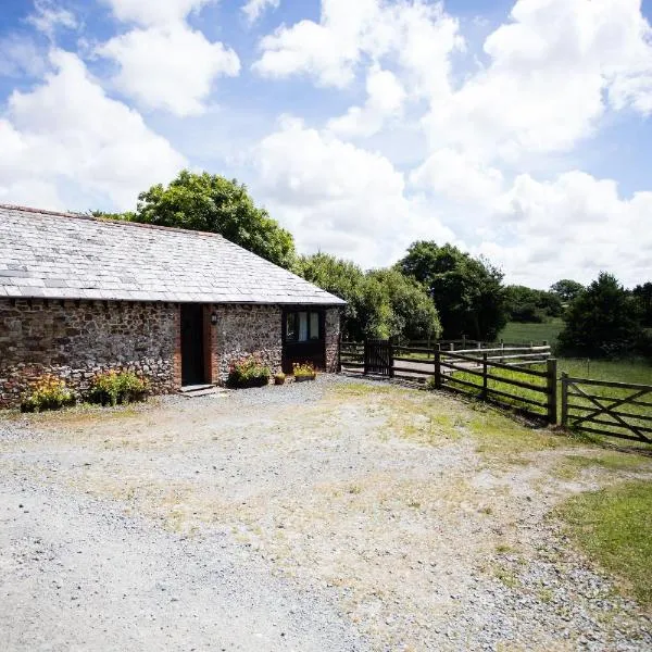 Sharlands Farm Holiday Cottages, hotel en Bude