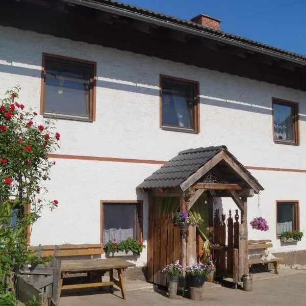 Ferienwohnung auf einem richtigen Bauernhof, Hotel in Finkenstein am Faaker See