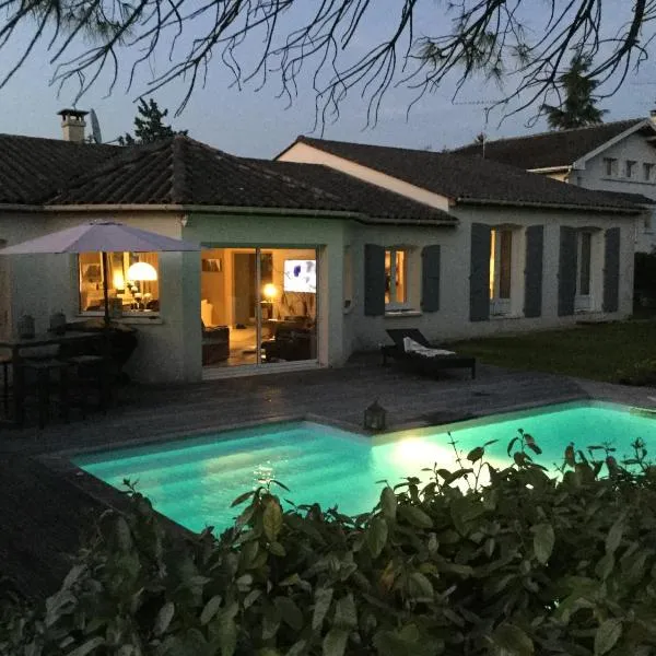 La Maison des Eaux Claires, hotel v destinaci Puymoyen