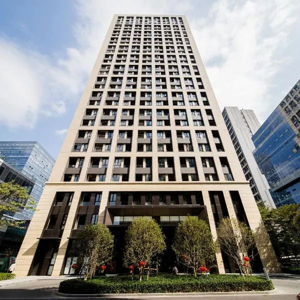 Guangzhou Laiste ApartHotel Science City Greenland Central Plaza Branch - Free Shuttle Bus to Canton Fair Complex During Canton Fair Period, hotell sihtkohas Guangzhou
