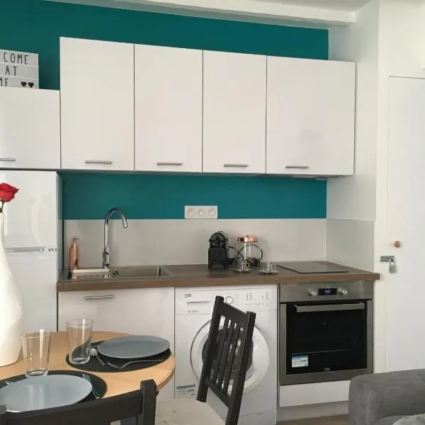 SWEET APARTMENT CARRIERES - 1 chambre - 4 Pers - Wifi, hotel in Carrières-sur-Seine