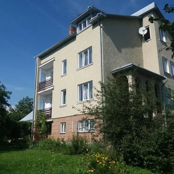 Hostynna Sadyba, hotel v destinaci Lishnya