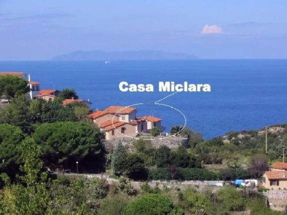 Casa Miclara Appartamento - Edera, hôtel à Marciana