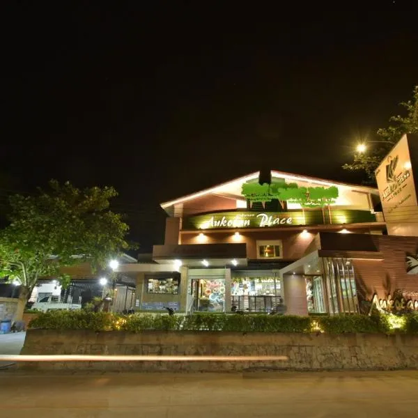 Aukotan Place, отель в городе Тау