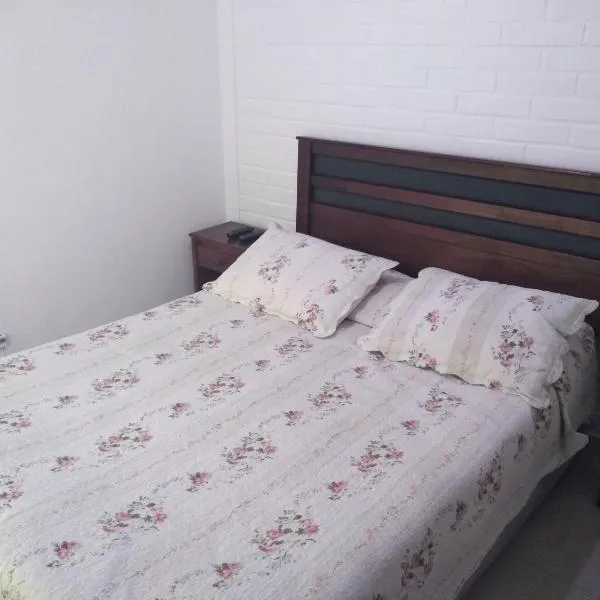 Hotel Angamos, hotel u gradu Santjago