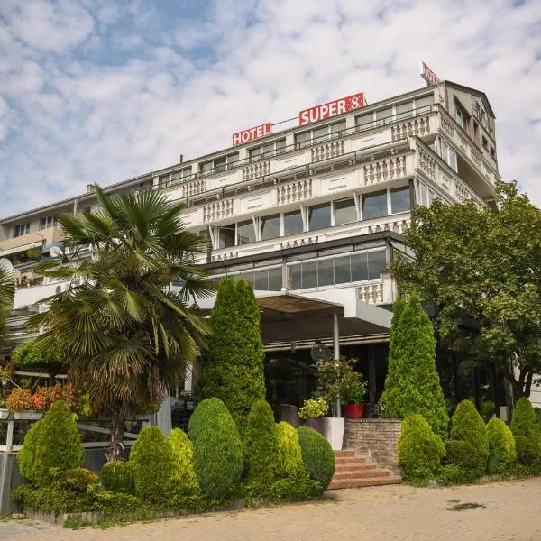 Hotel Super 8: Skopje şehrinde bir otel