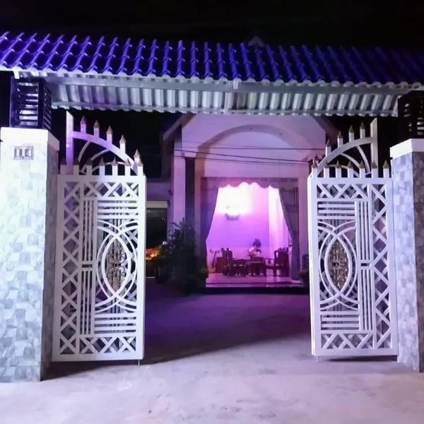 Quoc Huy Hotel, hotel en Phú Hiệp (2)