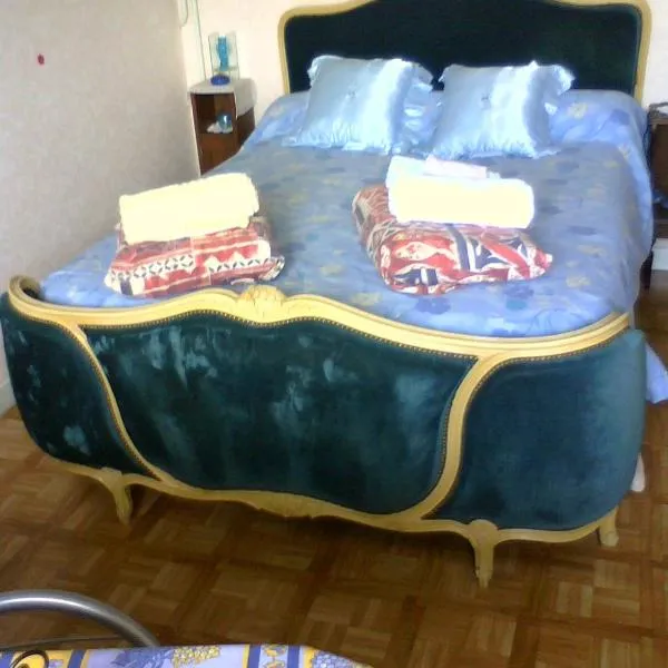 Chambre de la baronne de Rochegrosse, hotell sihtkohas Saint-Maurice-en-Gourgois