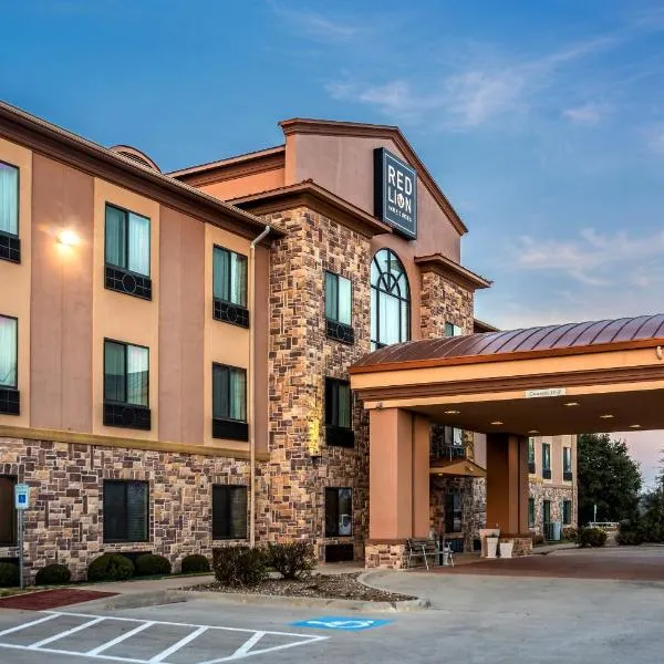 Red Lion Inn & Suites Mineral Wells, hotel in Graford