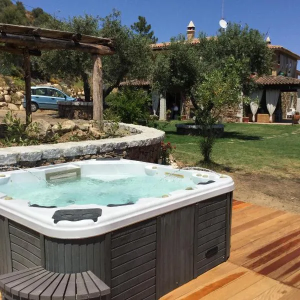 Il Giardino di Daniela Apartments: San Teodoro şehrinde bir otel