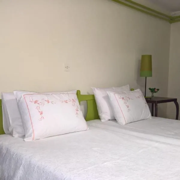 Spitaki Spata Airport Studio, hotel v destinaci Spáta