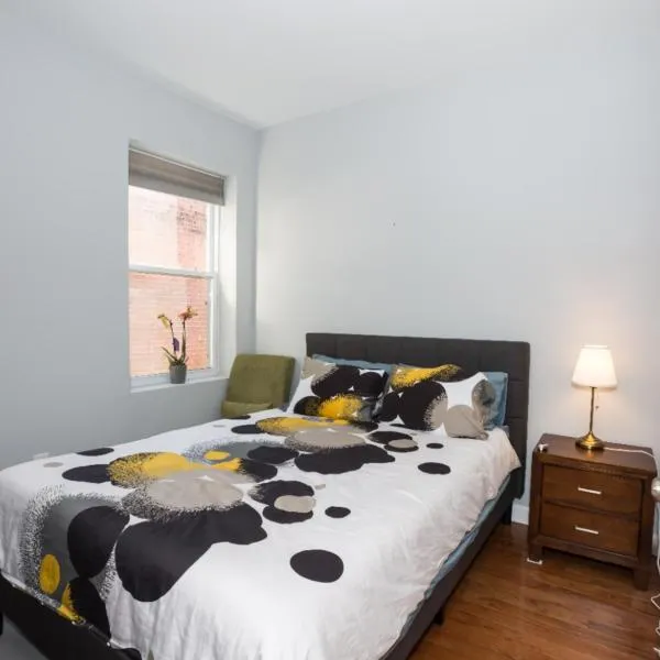 Steps to Convention Center, Downtown DC, and Metro Station: Private and Comfortable Bedroom/Bathroom, hotel ve Washingtonu