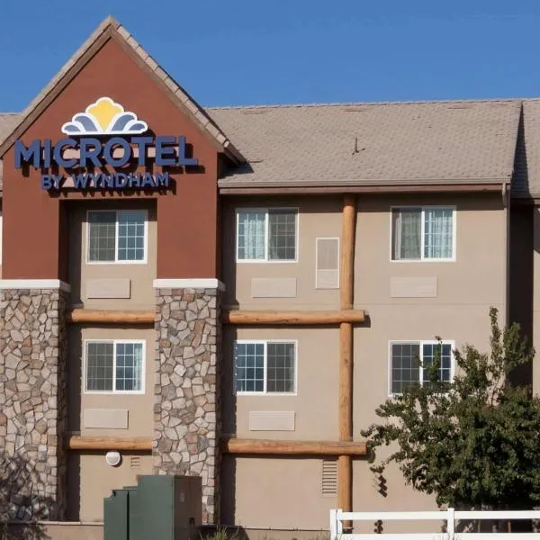 Microtel Inn & Suites by Wyndham Wheeler Ridge, hotel in Pinon Pines Estates