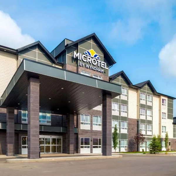 Microtel Inn & Suites by Wyndham Red Deer, hotell i Red Deer