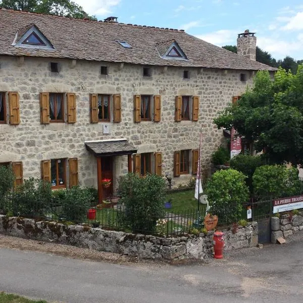 La Pierre Trouée Chambre d'Hôtes, hotel in Cheylard-lʼÉvêque