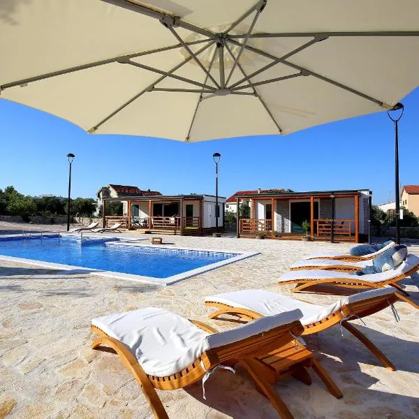 Marina Brugor Murter, hotel v Murteru