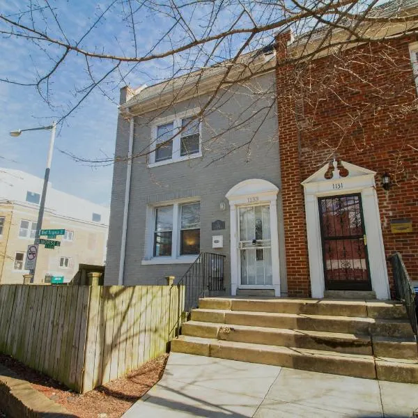The Gray Corner House by Gallaudet 3 BR 2 BA, hotel ve Washingtonu