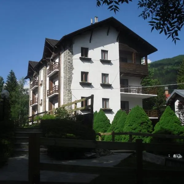 Pensione Bianca, hotel v destinaci Bardonecchia