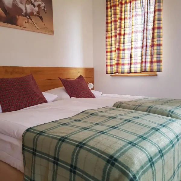 BIO Farma & Penzión Zlatý Hýľ, hotel v destinaci Nováčany