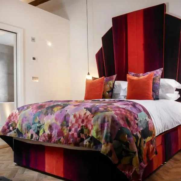 Padstow Escapes - The Long Room Luxury Apartment, hotel in Padstow