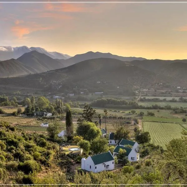 Berluda Farmhouse and Cottages, hotel in Oudtshoorn