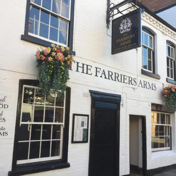 FARRIERS ARMS، فندق في Upton Snodsbury