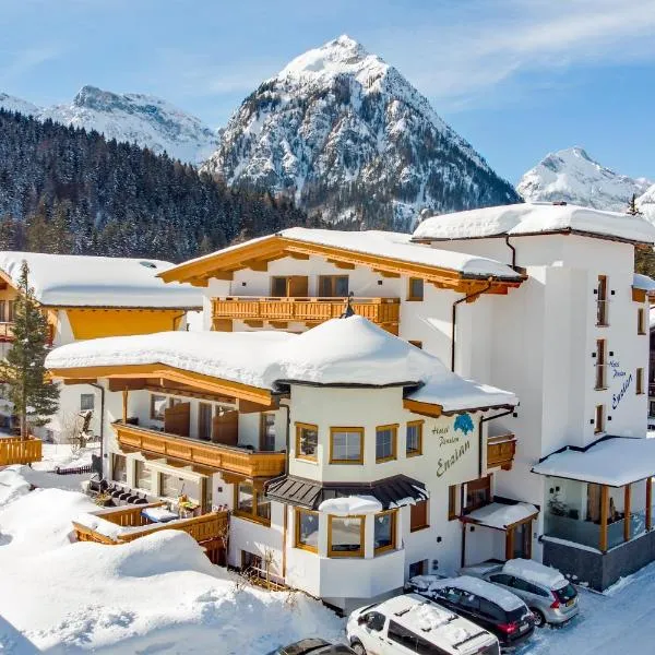 Hotel Enzian, готель у місті Пертизау