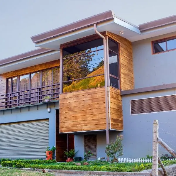 Espectacular casa de montaña con jacuzzi, chimenea a leña y BBQ: Barranca'da bir otel