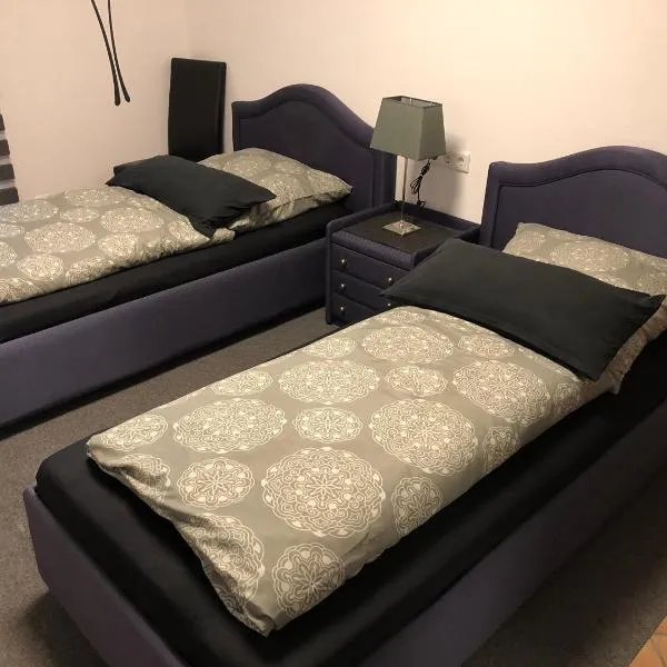 Messezimmer 4u, hotel v destinaci Düsseldorf