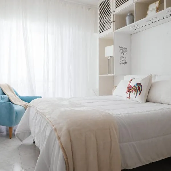 2 Room Condo - 5 mins from Costa da Caparica Beach & Bars, hotel a Costa da Caparica