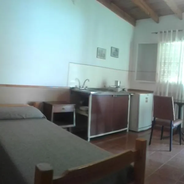 Monoambientes Low Cost, hotel in Panaholma