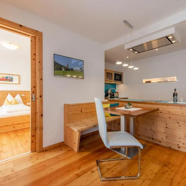 Garni Appartements Almrausch, hotel v destinaci Burgusio