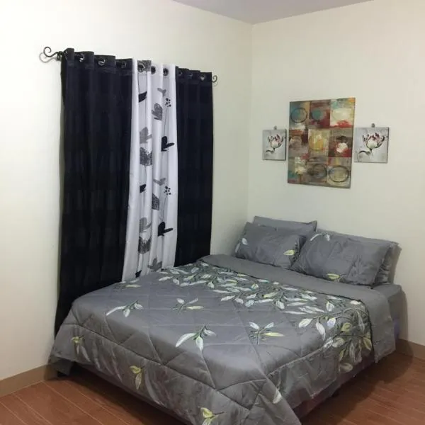 ESTILO APARTMENT 2-storey、Clarinのホテル