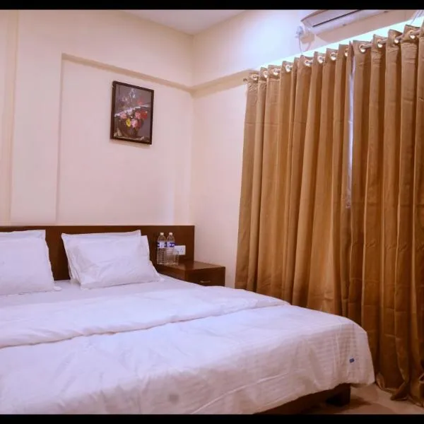 Malhar Grand, hotel in Shirwal