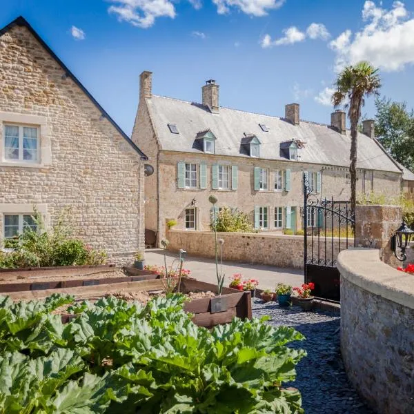 The Old Farm of Amfreville Chambre d' Hotes & Table d' Hotes، فندق في Amfreville