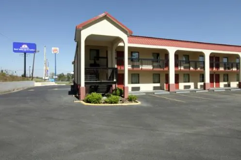 Americas Best Value Inn & Suites Macon, hotel in Macon