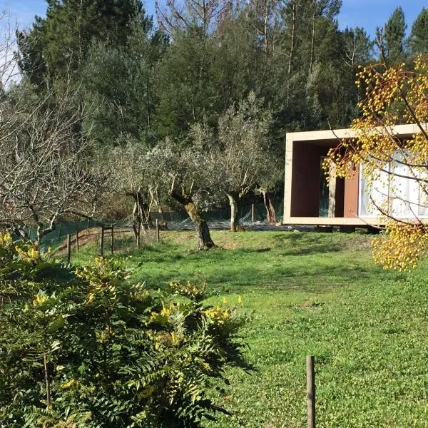 Adore Portugal Bungalow Natureza & Vista de Serra, hotel v destinaci Lousã