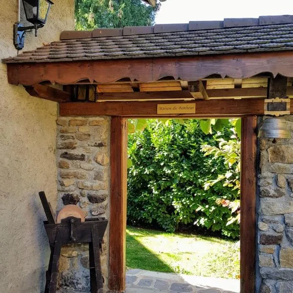 Paola paradise, hotel in Forel