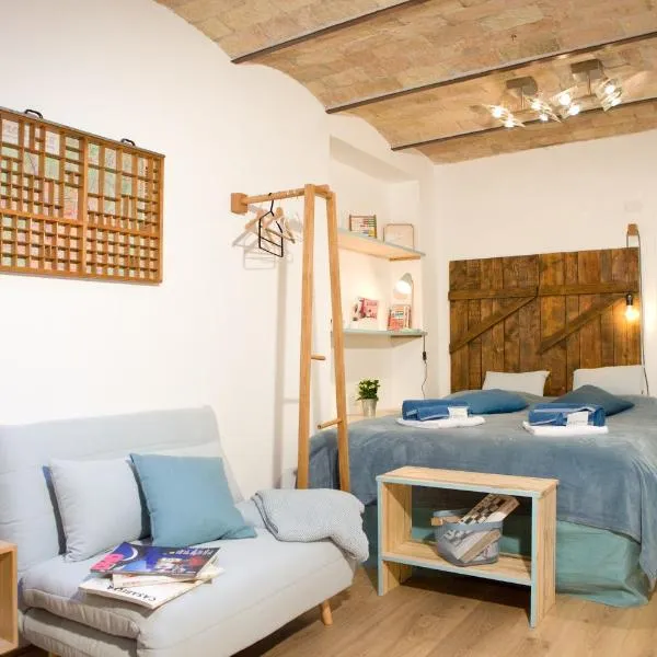 Private Modern Studio Paolina City Center, hotel in Rome