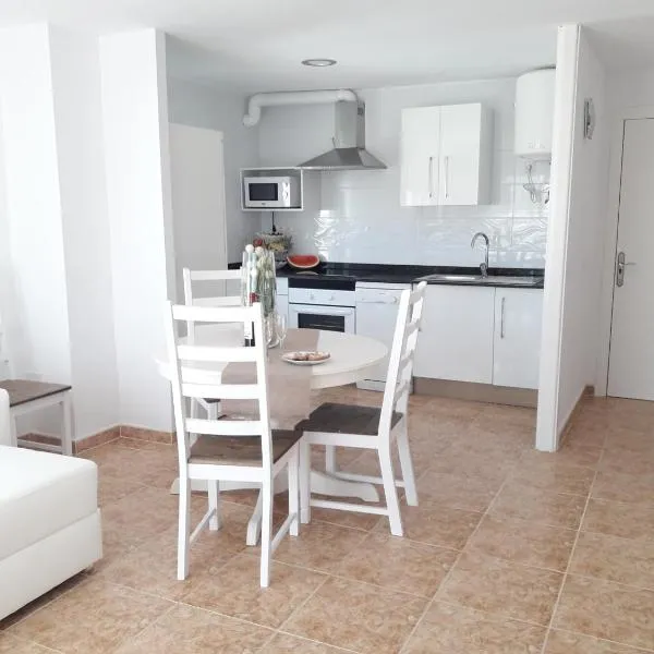 Wonderful, 100 meters from the beach., hotel v destinaci Can Picafort