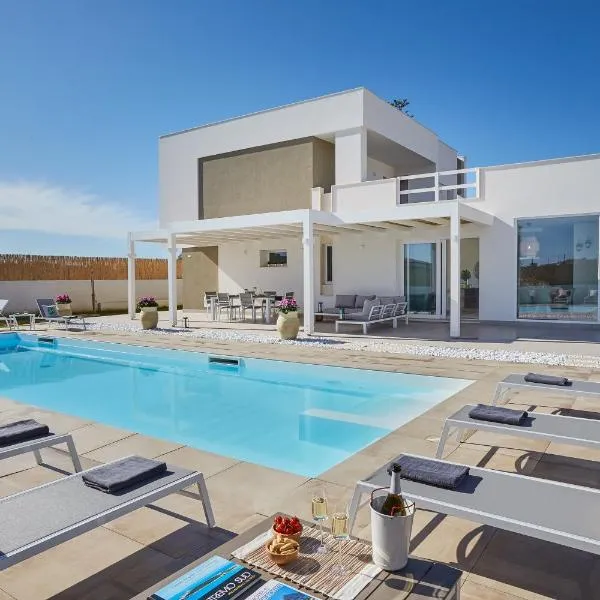 Sariva Villa CaseSicule - heated Pool, Beach at 50 m, hotel v destinácii Ispica